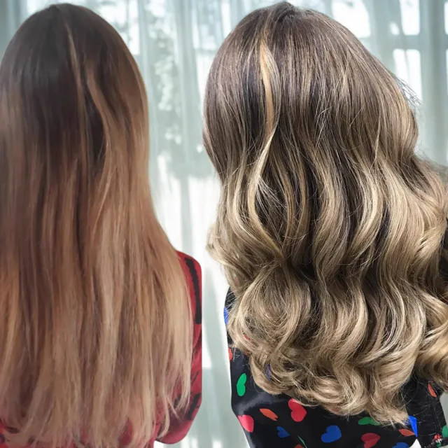 Antes e depois de mechas loiras feitas pela Cássia Lecink em Londrina